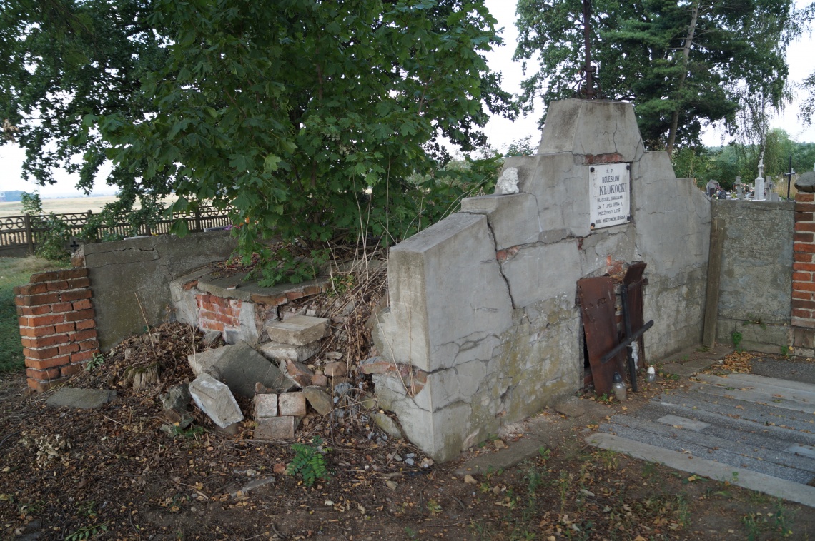 Dzierzbin Cmentarz - grobowiec Kłokockiego