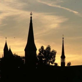 Zach&oacute;d-nad-kosciołem