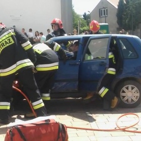 18902205_442956939415370_19464...